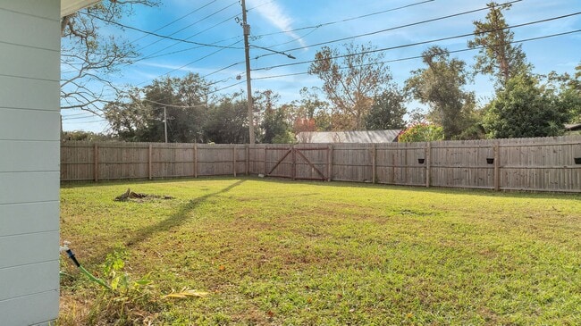 Building Photo - Cozy Remodeled 3/2 in North Orlando! Available February 2026!