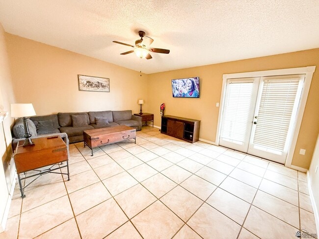 Building Photo - 1465 E Laguna Pl