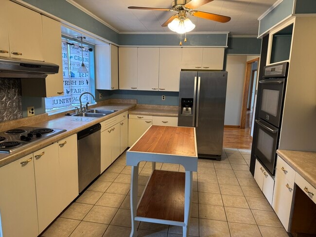 Building Photo - 407 Morris St