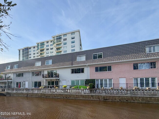 Building Photo - 2950 St Johns Ave