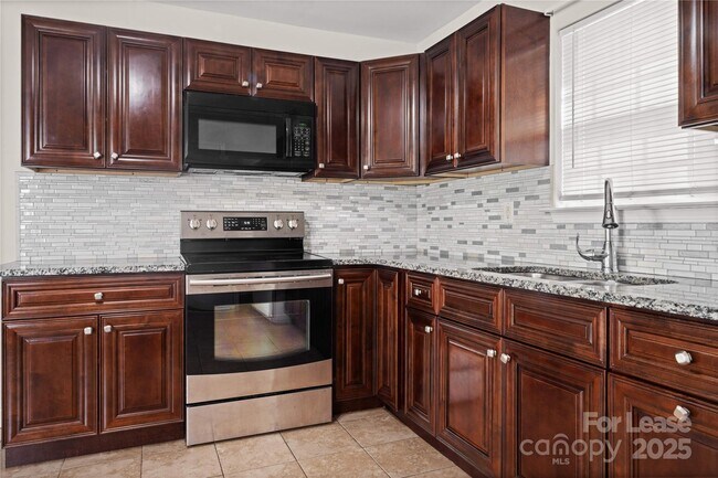 Building Photo - 717 Dawn Cir