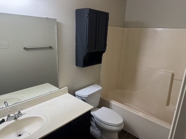 Building Photo - 3955 Ledbetter Dr