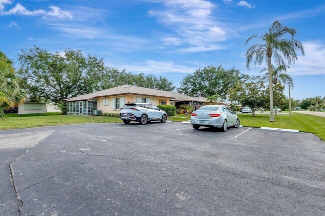 Building Photo - 5840 Summerfield Ct