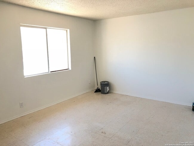 Building Photo - 11127 Belair Dr
