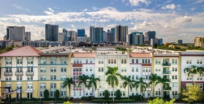 Building Photo - 533 NE 3rd Ave