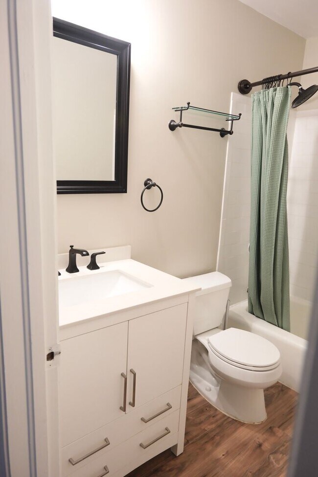 Building Photo - Pinckney