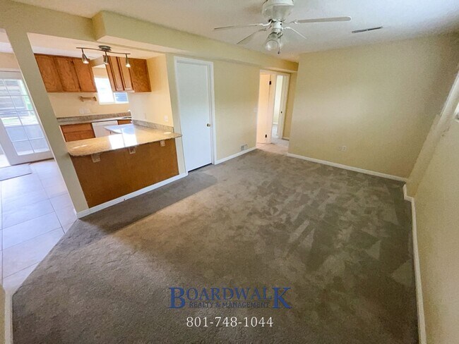 Building Photo - 2827 E Bridgewater Dr