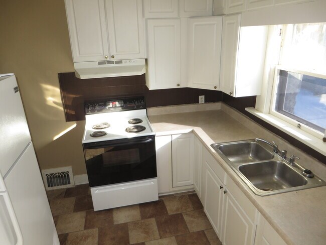 Building Photo - 1114 Rockhill St