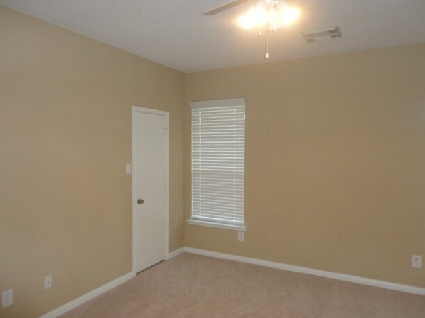 Building Photo - 1631 Laura Anne Dr
