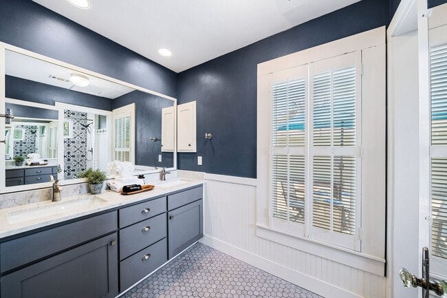 Building Photo - Beautifully Updated Historic Home