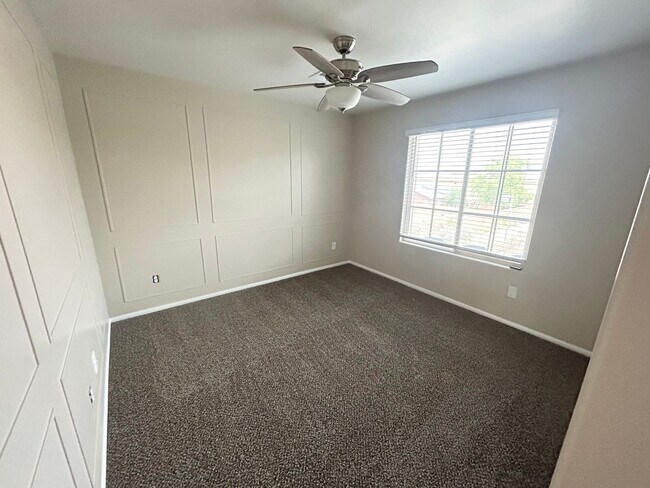 Building Photo - 3/BD 2.5/BA Bright & Stylish Mountain’s Ed...