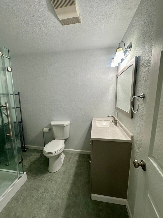 Building Photo - Updated 3bd/2BA South Suburbs Home with RV Parking, Large Yard & Garage