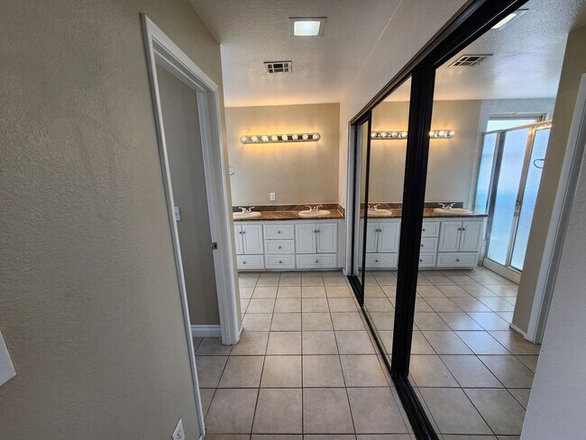 Building Photo - 6703 Dominion Ct