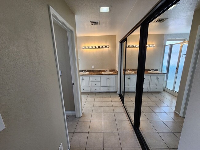 Building Photo - Gorgeous 4 Bedroom corner lot home