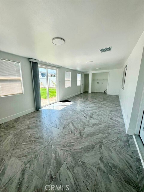 Building Photo - 1065 S Prospero Dr