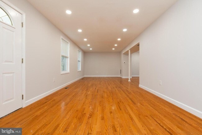 Building Photo - 9004 Roundleaf Way