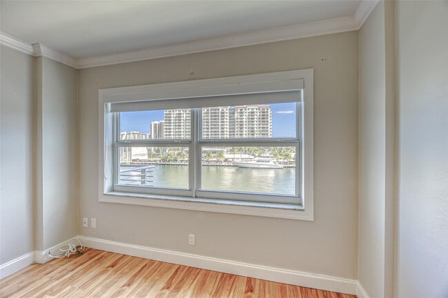 Building Photo - 2900 NE 30th St