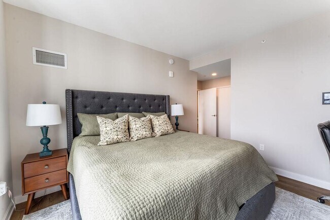 Building Photo - 25 Christopher Columbus Dr