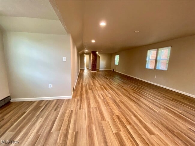 Building Photo - 456 Sunset View Dr