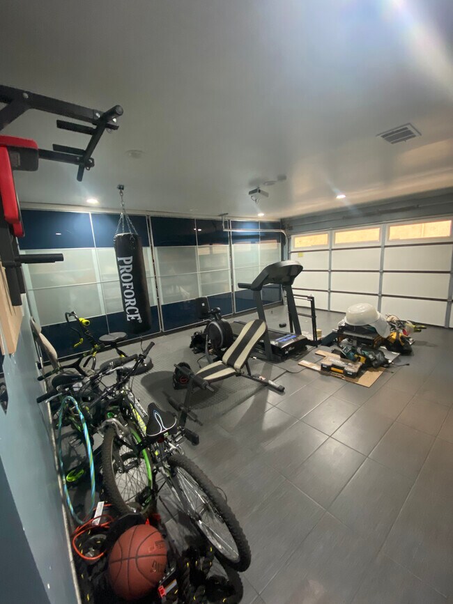 Building Photo - 9419 Via Patricia