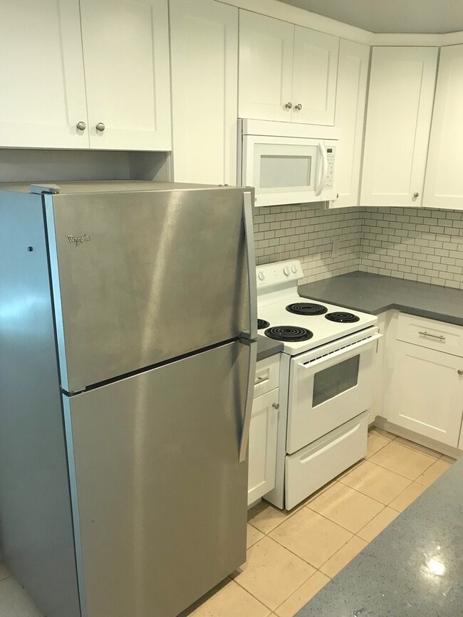 Building Photo - M/I SPECIAL - Remodeled Townhome in Point ...