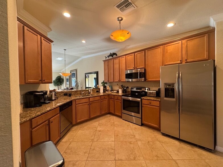 Building Photo - 9844 Venezia Cir