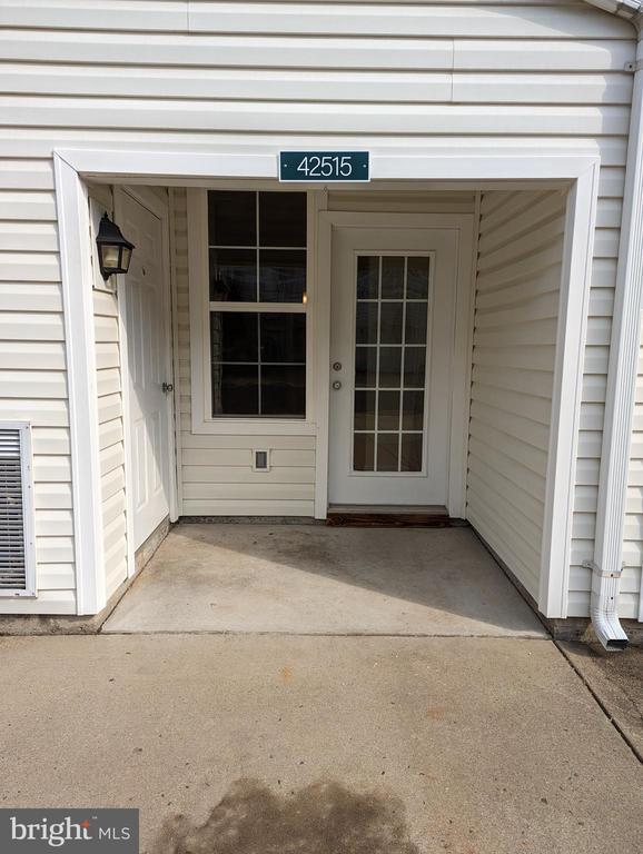 Building Photo - 42515 Hollyhock Terrace