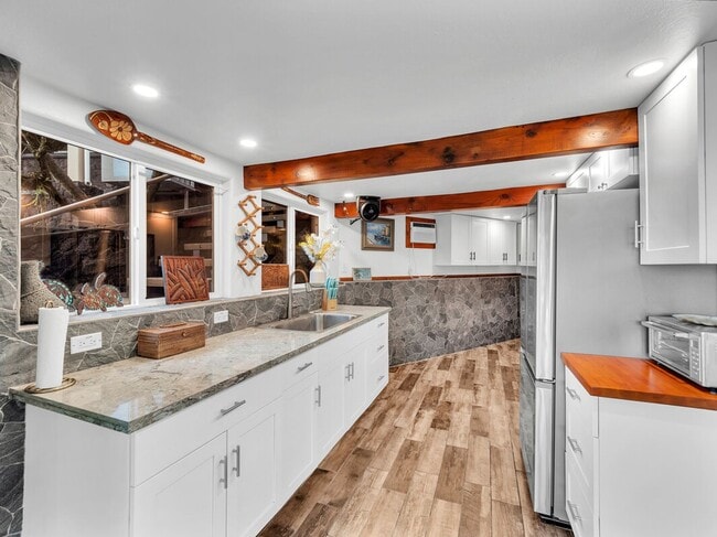 Building Photo - Oceanfront Estate: The Honolii Hale