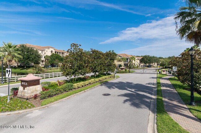 Primary Photo - 415 La Travesia Flora