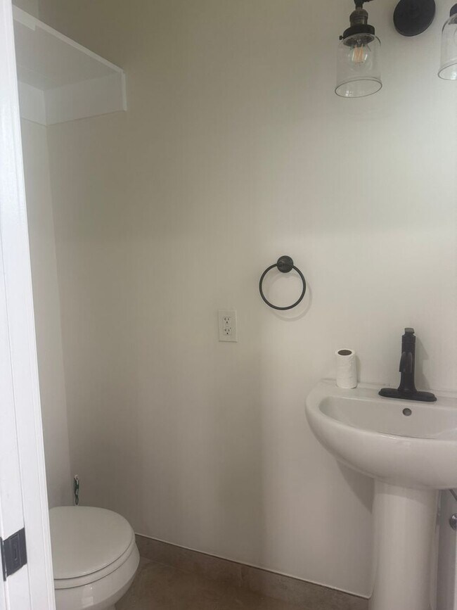 Building Photo - AWESOME COMPLETELY REMODELED 2 BEDROOM 1.5 BATH UNIT