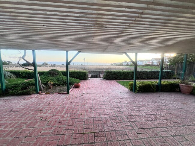 Building Photo - $500 OFF FIRST MONTH'S RENT!!!  BEAUTIFUL TWO LEVEL 3BD/3BA HOME AVAILABLE IN NEWARK, CA !!!!!!