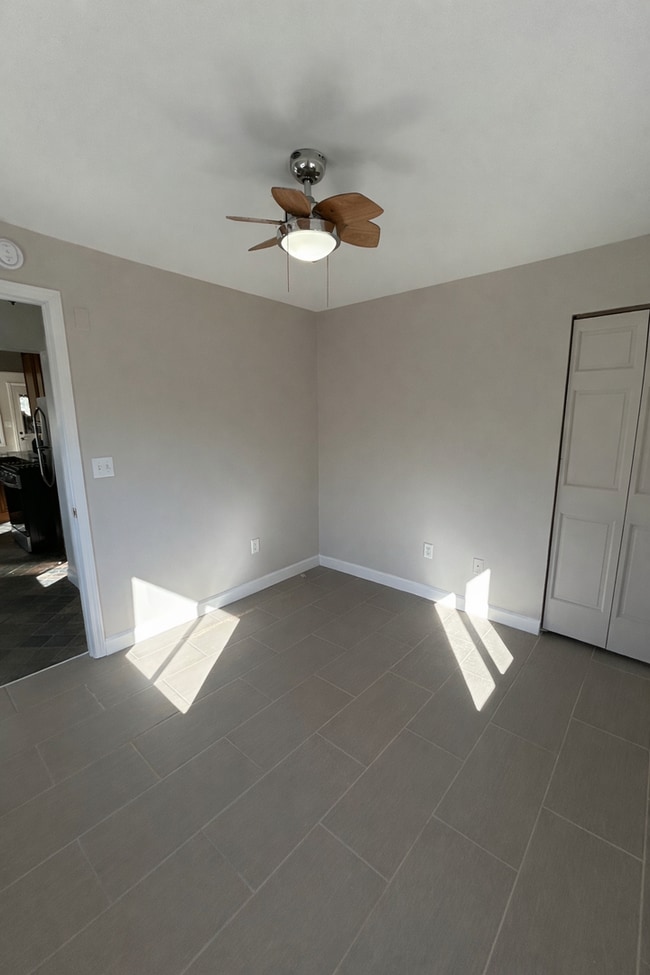 Building Photo - COMING SOON! - 2 BED 1 BATH Home!