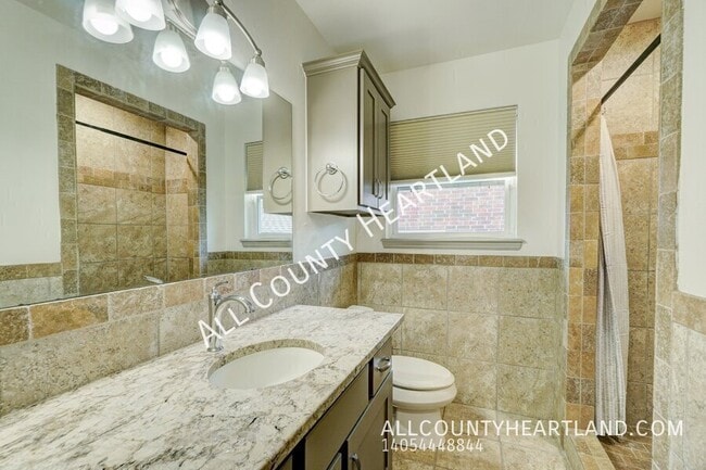 Building Photo - 330 E 6th St