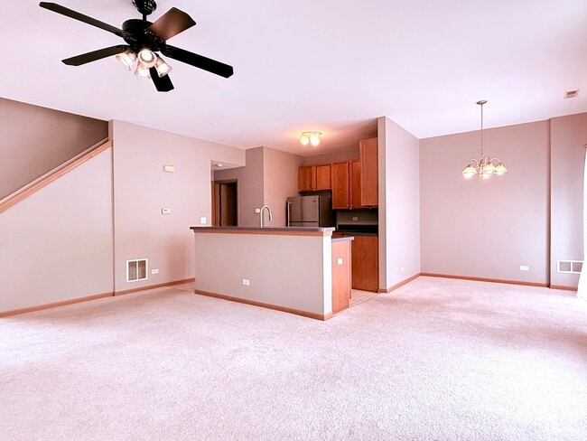 Building Photo - 3984 Blackstone Dr