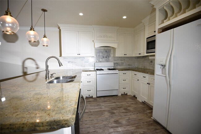 Building Photo - 9997 Hyacinth Way