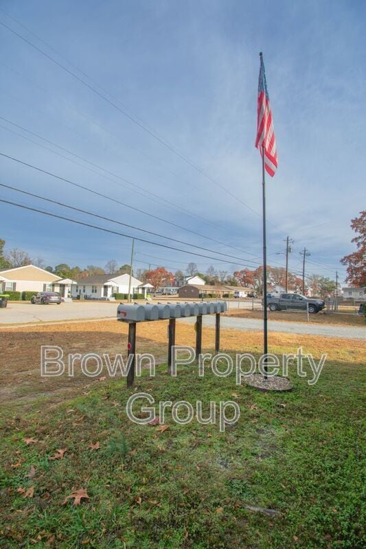 Building Photo - 204 S 5th St