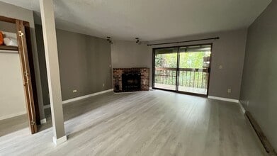 Building Photo - 4Plex 2bed x 1.5bath unit in Seattle, minutes away from major highways.