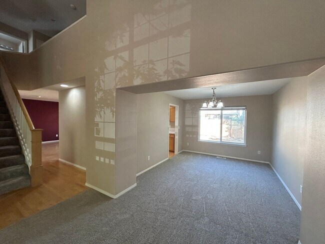 Building Photo - Gorgeous 4 Bed, 2.5 Bath House!