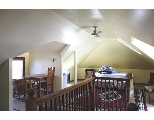 Building Photo - 211 Elm St