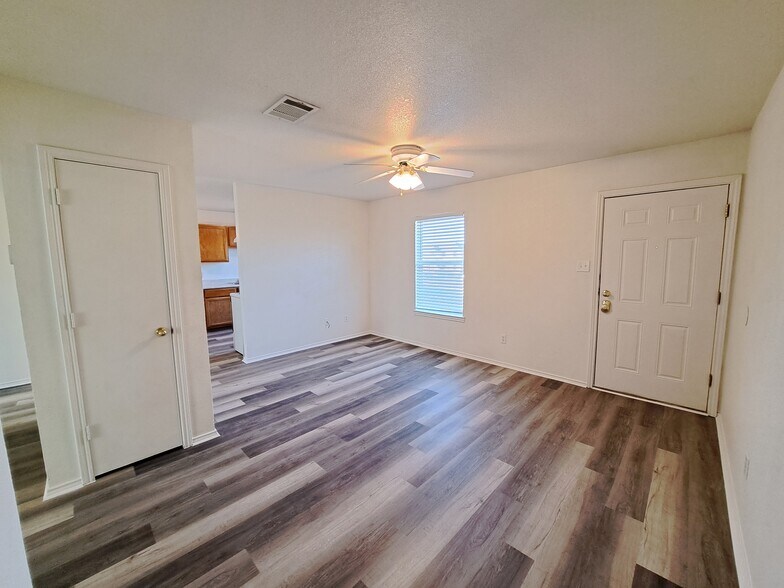 Building Photo - 5706 Greengate Dr