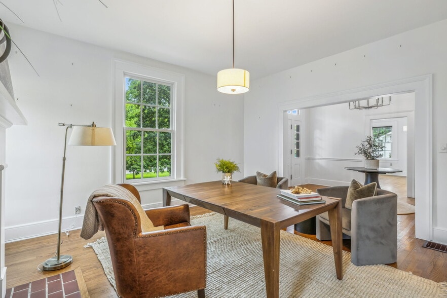 Building Photo - 2126 Sharondale Dr