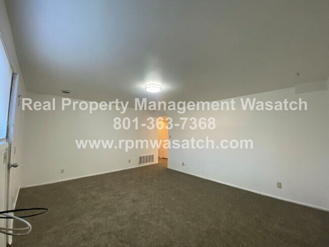 Building Photo - 448 Penney Ave S