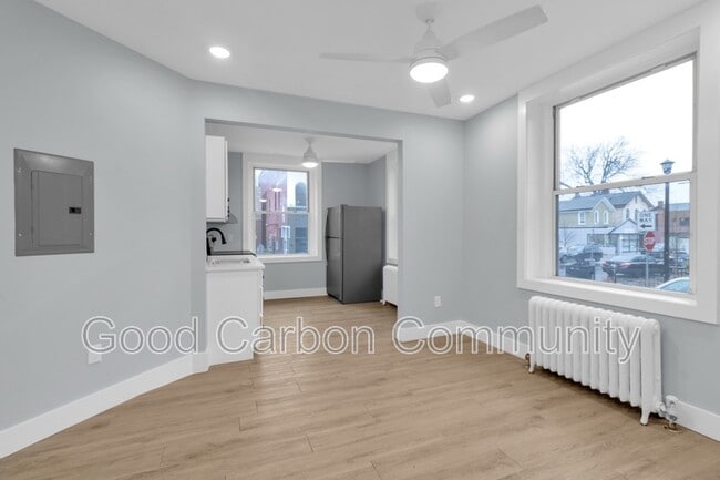 Building Photo - 131 Allen St