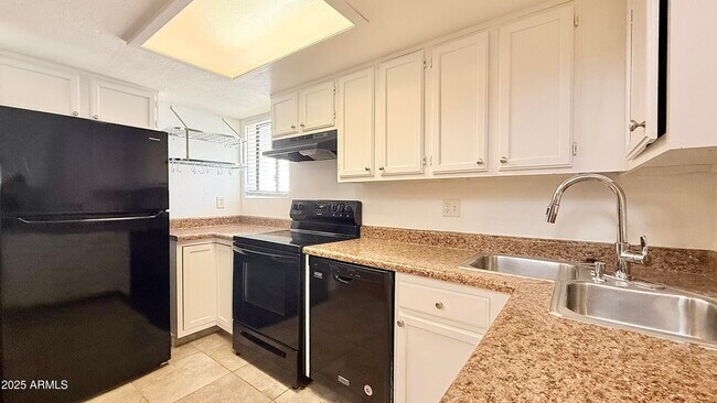 Building Photo - 16402 N 31st St