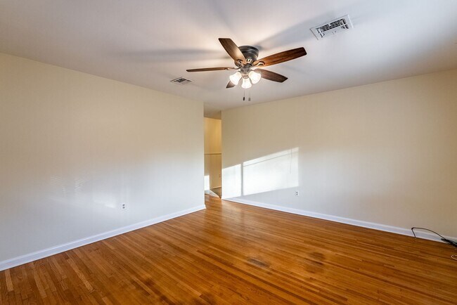 Building Photo - Midtown 3BR Near UAMS w/ Hardwoods, W/D, & Fenced Yard