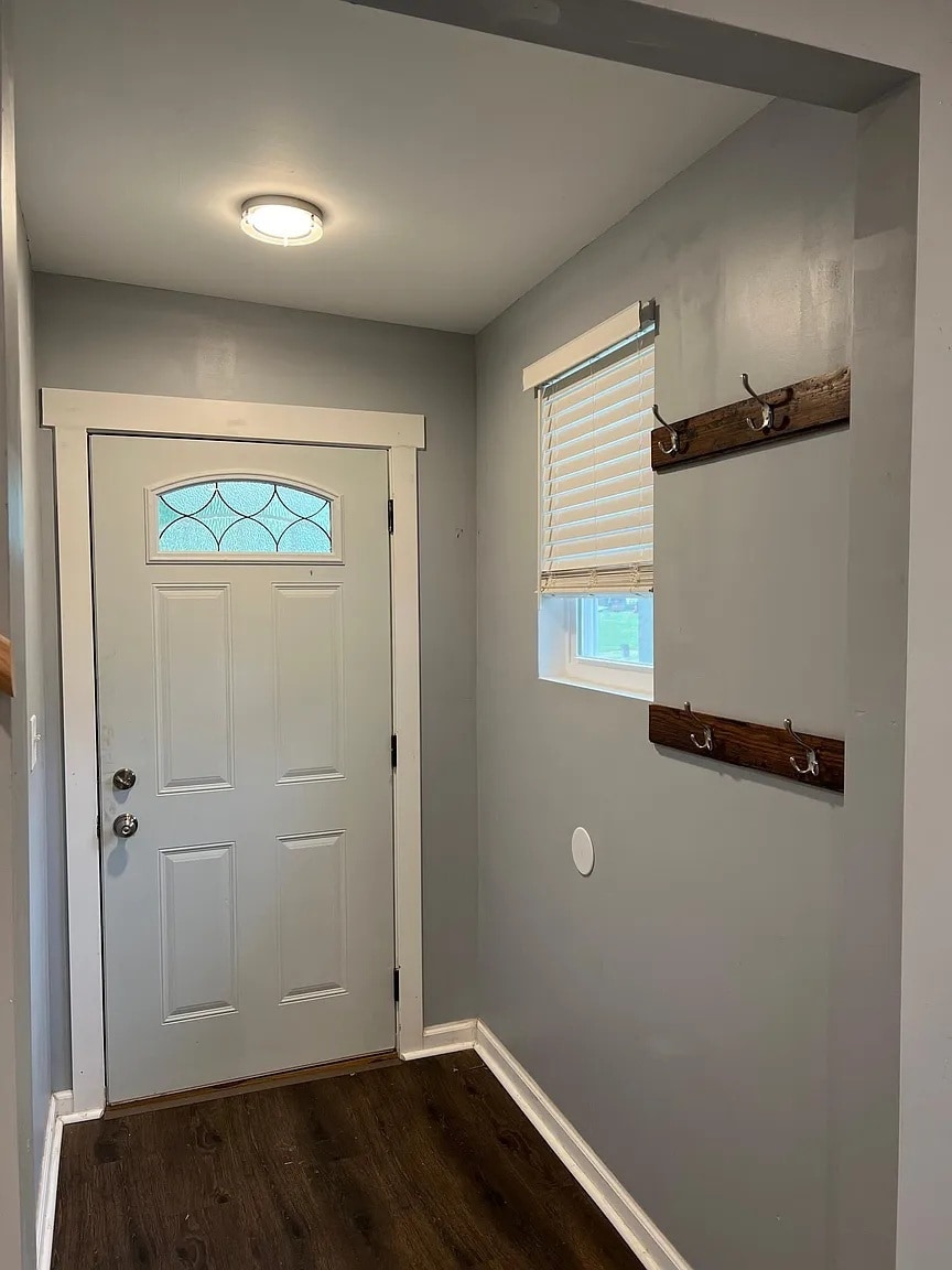 Foyer - 812 Marion Ave