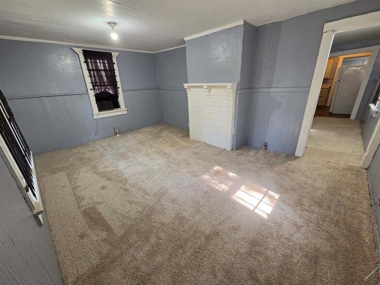 Building Photo - 1170 W 21st St