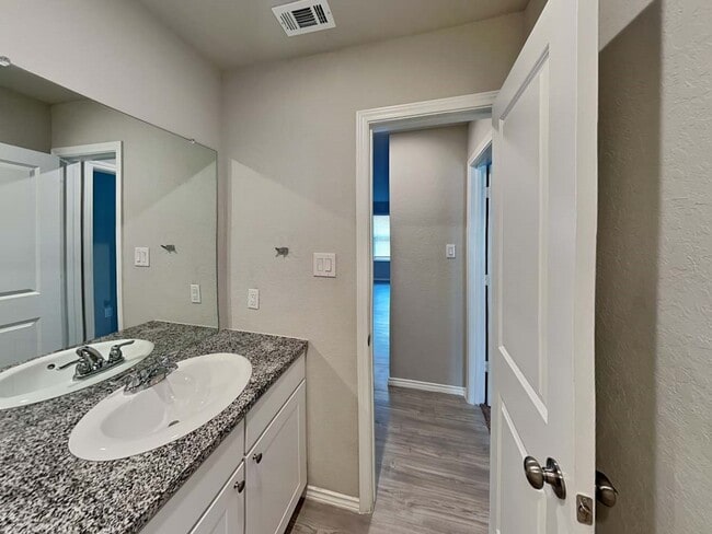 Building Photo - 10618 Varmus Dr