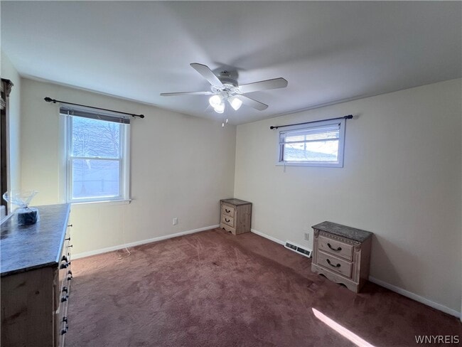 Building Photo - 480 W Hazeltine Ave