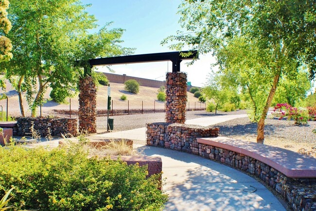 Building Photo - 1319 S Sabino Dr